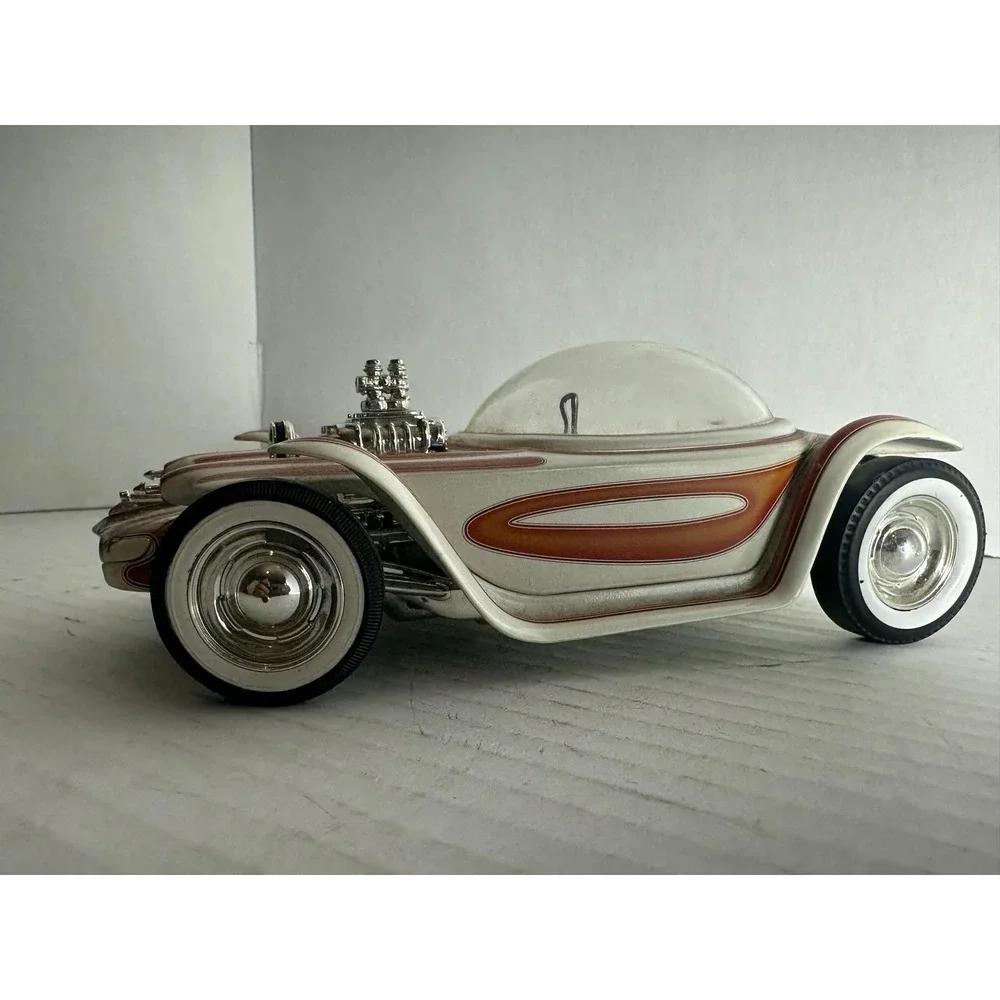 Mattel Beatnik Bandit Diecast Car White Red 2001 Toy Vehicle